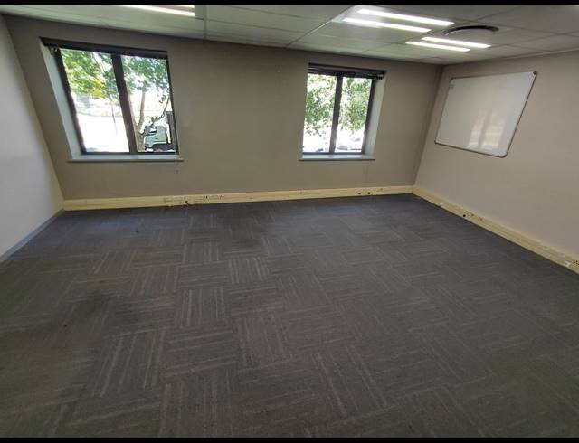 509M² OFFICE TO LET IN MAGALIESSIG